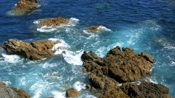 Waves Crashing on Rocks 898