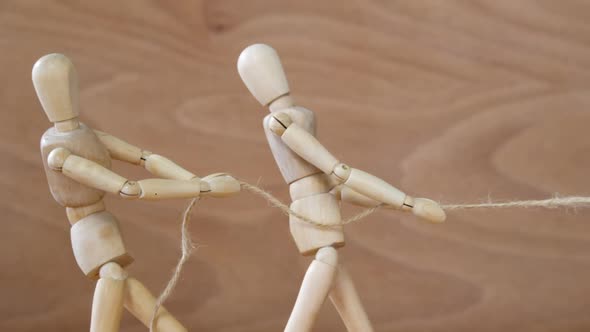 Figurine playing tug-of-war