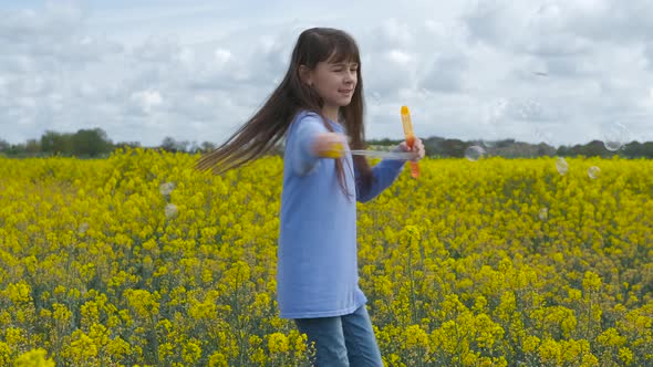 A child with soap bubbles.  alt