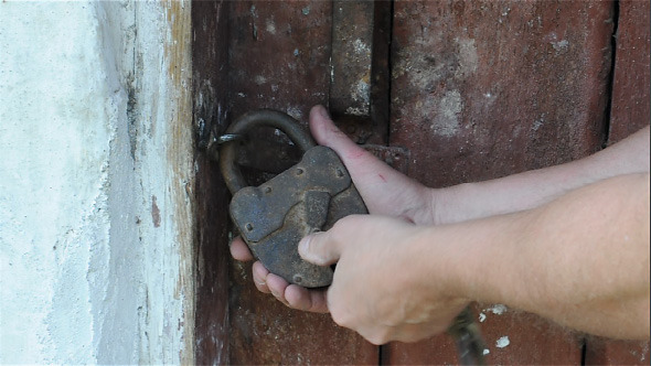Opening Barn Lock with Keys