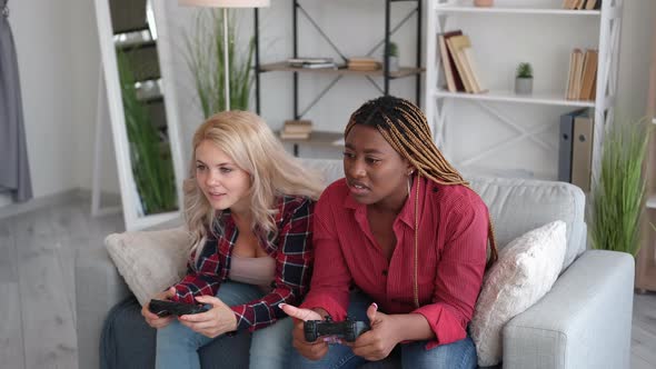 Boring Video Game Female Friends Giving Up Playing