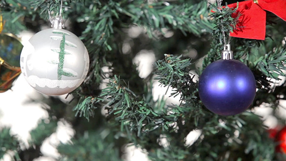 Christmas Tree With Decoration alt