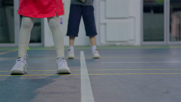 Children Training Tennis alt