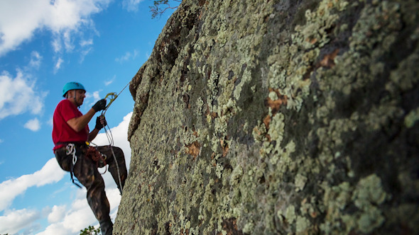 Man Trains to Conquer the Rock 2 alt