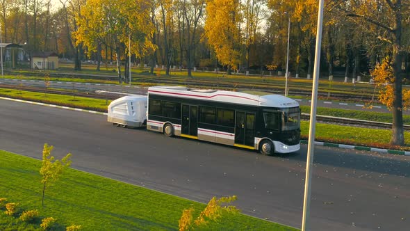 Electric Bus Goes on the Road