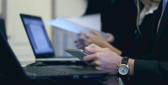Business People Working on Computer in Office alt