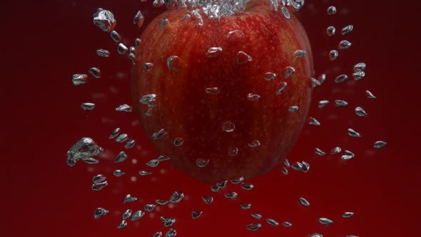 Apple in water, Slow Motion