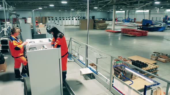 Female Engineers Are Assembling Fridges in the Factory