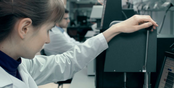 Microscope in Lab alt