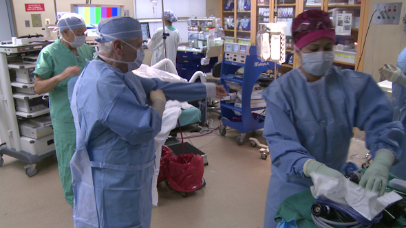 Team of Surgeons Performing Surgery (12 of 15)