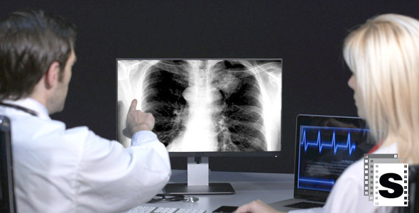 Doctors Analyzing Lung X-ray alt