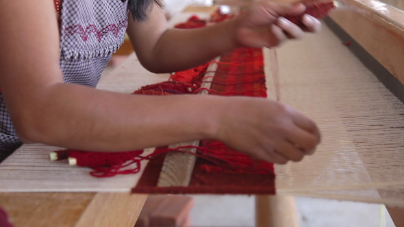 Weaving Traditional Mexican Carpet