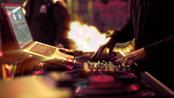 Cool Dj Behind The Turntables 26 alt