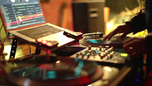 Cool Dj Behind The Turntables 29 alt