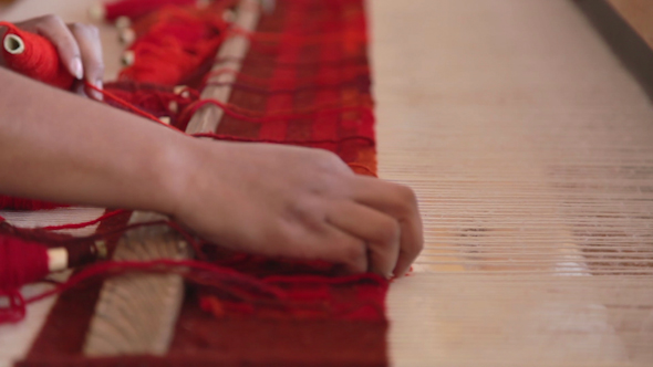 Weaving Traditional Mexican Carpet 2