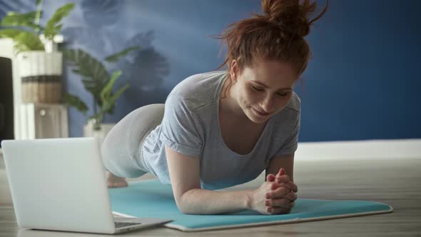 Video of woman having difficulties with doing a plank exercise