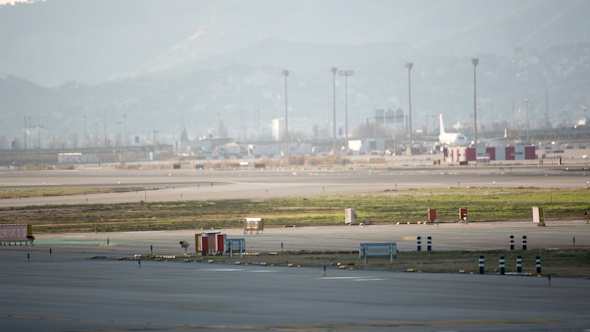 Plane Landing Barcelona Airport 17