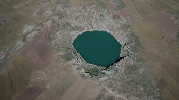 sivas zara kizilcan crater lake