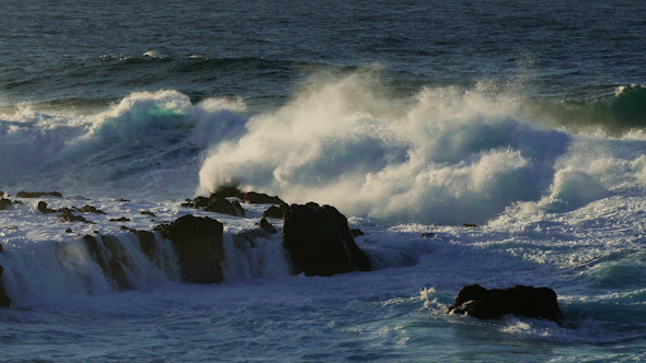 Waves Atlantic Ocean Breaking onto Rocks alt