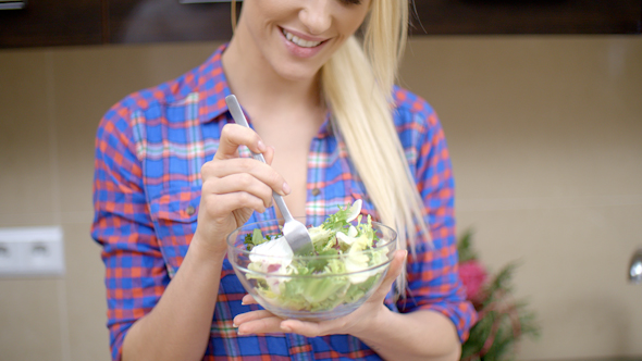Happy Blond Woman Eating Healthy Vegetable Salad 1