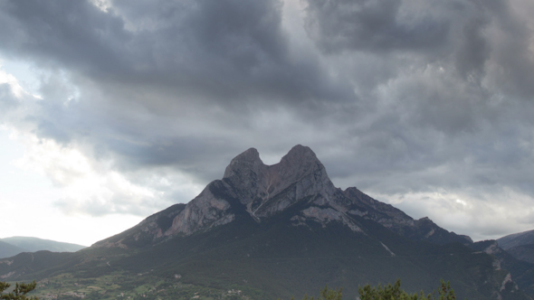 Day To Night Pedraforca Natural Parc Wildlife Barcelona Spain 1