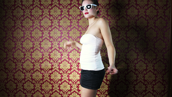 Zuzane Dances 07 alt