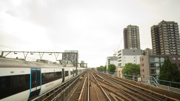 Train Canary Wharf In London, Docklands Light Railway 1 alt