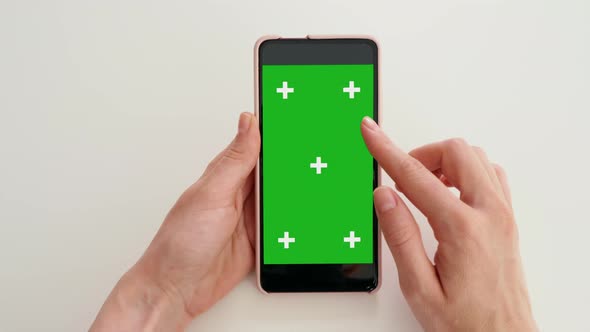 Scroll on green screen smartphone