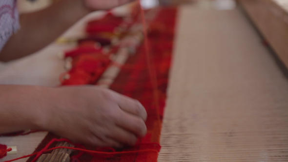 Weaving Traditional Mexican Carpet 4 alt