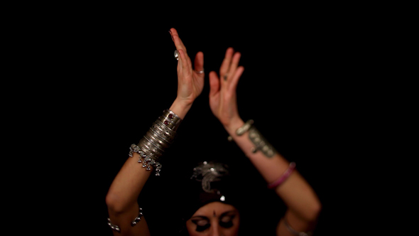 Sonia Oriental 16 alt