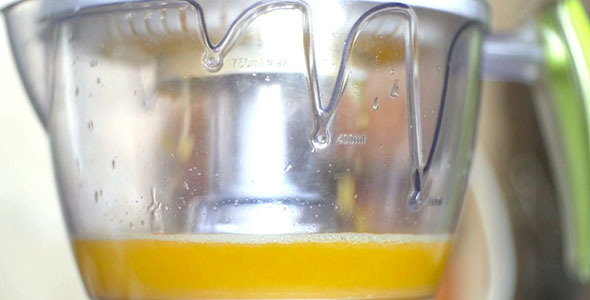 Making Orange Juice Fresh 2