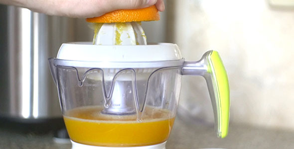 Making Orange Juice Fresh