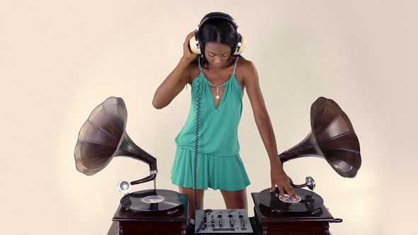 Stylish Brunette Dj Vintage Gramophones 3 alt