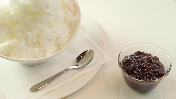 Shaved Ice With Sweetened Red Beans 01