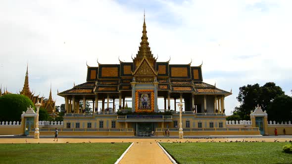 Tourists Visiting The Kings Palace  - Phnom Penh Cambodia 3