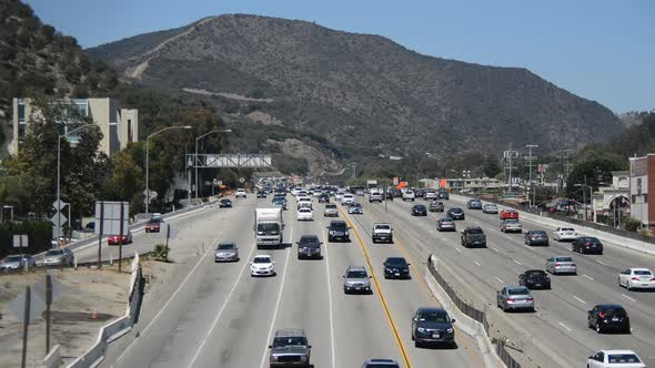 Traffic On Busy Freeway In Los Angeles 6 alt