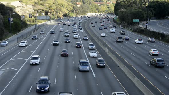 Busy 101 Freeway Traffic In Los Angeles 1