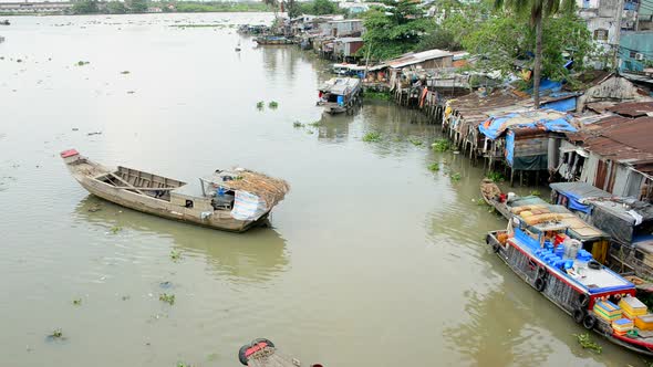 House Boats And Shacks On The Saigon River - Ho Chi Minh City (Saigon) 1 alt