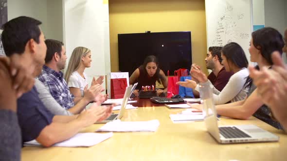 Workers Celebrating Colleague's Birthday In Office 2 alt