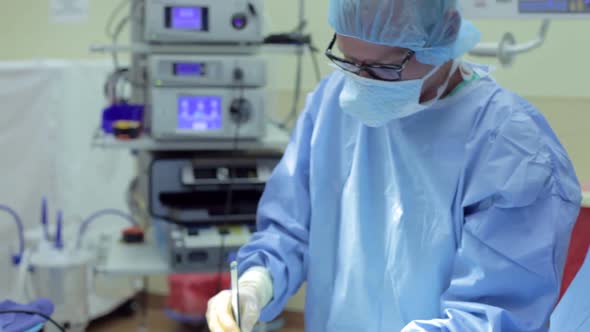 Surgical Team Working In Operating Theatre 7 alt