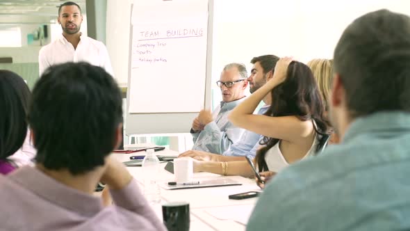 Businessman Leading Brainstorming Session With Colleagues 5