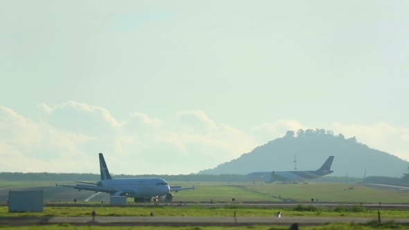 Airplanes Taxiing