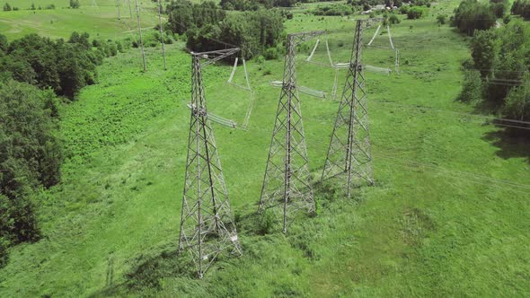 High-voltage power transmission line for electricity transmission