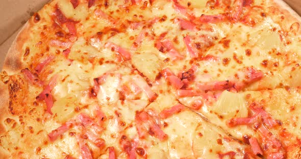 Ham cheese pizza