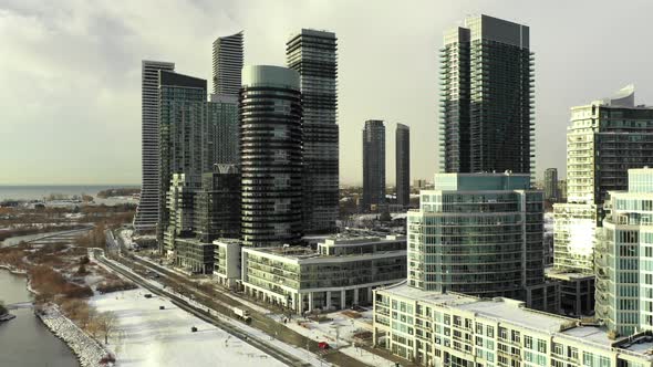 Humber Bay Toronto CA luxury upscale flats in the city