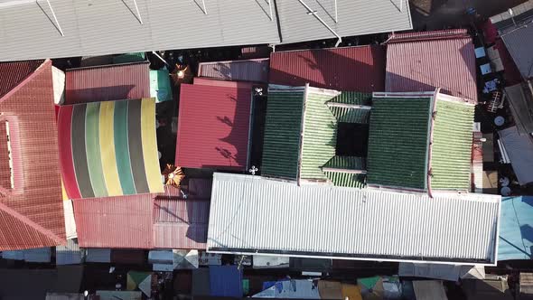 Aerial move descending the temple Pek Gong Cheng 