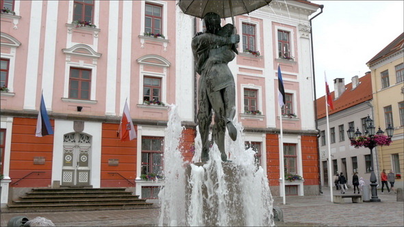 Fountain with a Kissing Couple Statue in Tartu