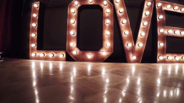 Inscription Burning Love alt