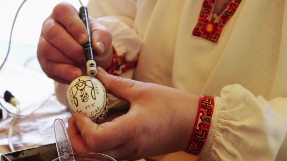 Man Paints The Easter Egg