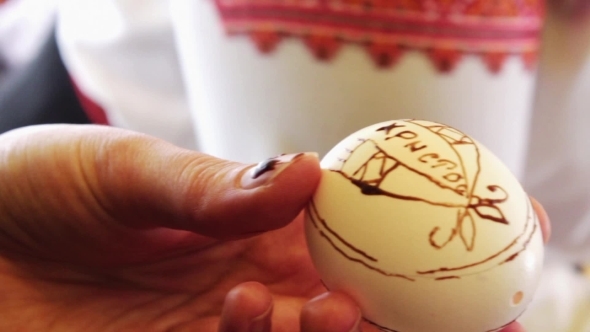 Man Paints The Easter Egg